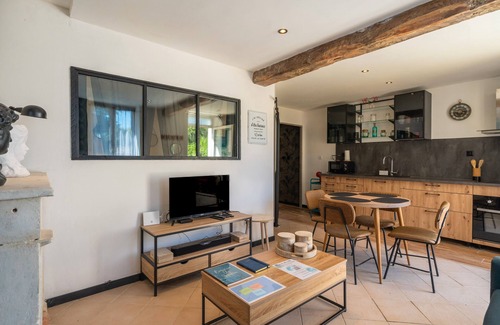 Saint-Genis-de-Saintonge Apartamento | Apartamento Napoleón – Confort y Terraza, Ideal para Termalistas y Familias en Saint-Genis