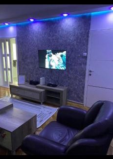 Kraljevo Apartamento | Apartman brutalan nov