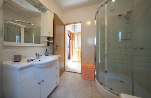 Gornji Karin Apartamento | Apartman Ema