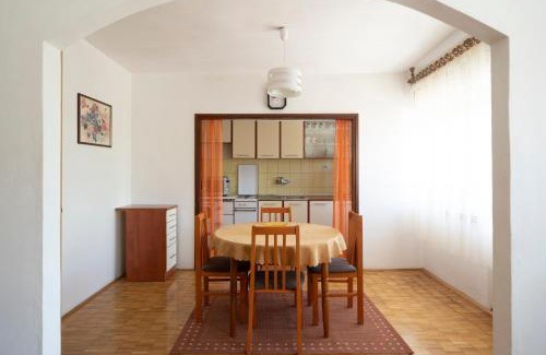 Gornji Karin Apartamento | Apartman Ema