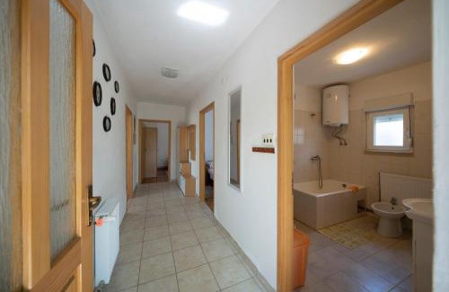 Gornji Karin Apartamento | Apartman Ema