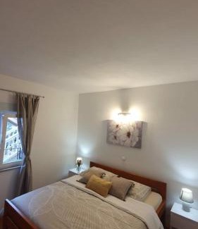 Pirovac Apartamento | Apartman Ena terasa&parking