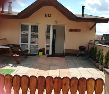 Velky Slavkov Apartamento | Apartman NAOMI E12