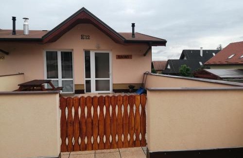 Velky Slavkov Apartamento | Apartman NAOMI E12