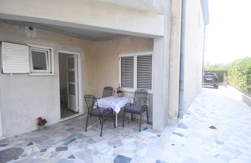 Kastela Casa | APARTMAN NEŠPULA -Apartamento para todo tipo de viajes.