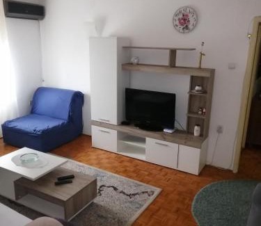 Kikinda Apartamento | Apartman Pero