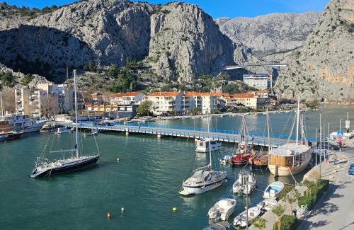 Omis Apartamento | Apartman River Breeze