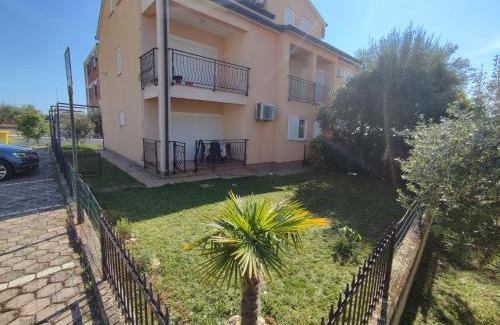 Mali Maj Apartamento | Apartman s vrtom u blizini centra