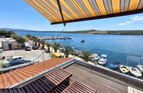 Municipality of Posedarje Apartamento | Apartmani More Luxury apartment with whirpool and terace 50 m2