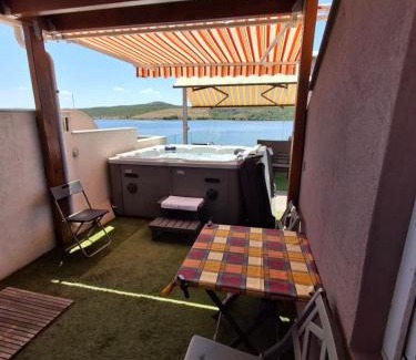 Municipality of Posedarje Apartamento | Apartmani More Luxury apartment with whirpool and terace 50 m2