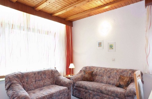 Armsfeld Apartamento | Amplio apartamento con piscina exterior climatizada en Armsfeld (Hesse)