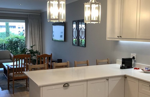 Saint-Cyr-au-Mont-d'Or Apartamento | Apartment Franschhoek, 2 Bedrooms Pool, Spa, restaurant Stunning security estate