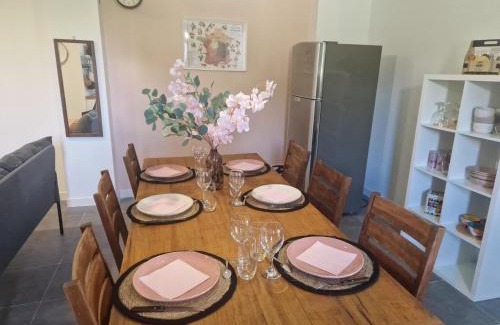 Saint-Hilaire-de-Brethmas Apartamento | Apartment with swimming pool, wifi