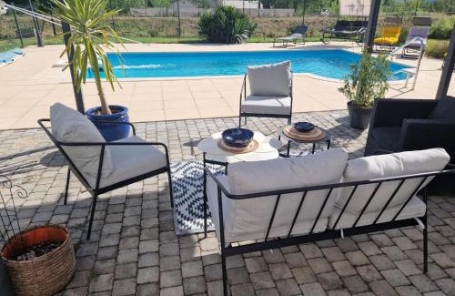 Saint-Hilaire-de-Brethmas Apartamento | Apartment with swimming pool, wifi