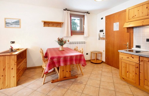 Santa Caterina Valfurva Apartamento | Apartamento 'Chalet Primula 7' con vistas a la montaña, jardín compartido y Wi-Fi