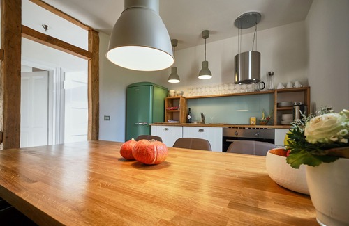 Neunkirchen-Seelscheid Apartamento | Apartamento en el patio con entramado de madera 'casa en movimiento'