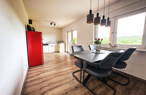 Sasbach am Kaiserstuhl Apartamento | Apartamento 'Ferienwohnung Eichert 55qm' con balcón y Wi-Fi