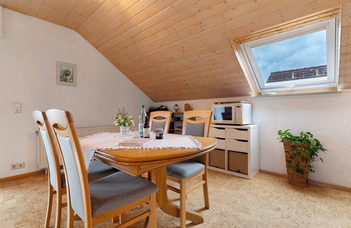 Sasbach am Kaiserstuhl Apartamento | Apartamento 'Schillinger' con balcón y Wi-Fi