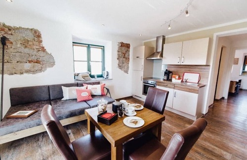 Schwarzach b. Nabburg Apartamento | Apartamento amueblado con maderas locales (41 m²) con balcón.