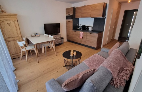 Saint-Etienne-de-Tinee Apartamento | Apartamento "Aspen Park 101" con terraza privada y Wi-Fi