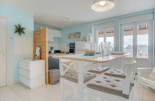 Saint-Benoit-des-Ondes Apartamento | Apartamento 'Côte D'emeraude' con terraza privada, jardín privado y Wi-Fi