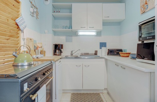 Saint-Benoit-des-Ondes Apartamento | Apartamento 'Côte D'emeraude' con terraza privada, jardín privado y Wi-Fi