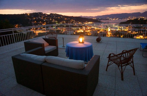 Saint-Mandrier-sur-Mer Apartamento | Apartamento con gran terraza panorámica, piscina y tenis en el complejo residencial.