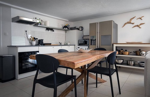 Saint-Mandrier-sur-Mer Apartamento | Apartamento 'Le Ponton' con jardín privado, Wi-Fi y aire acondicionado