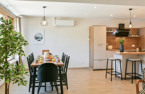 Saint-Pierre-d'Albigny Apartamento | Apartamento 'Entre Cimes Et Vignes - Clim Wifi' con vistas a la montaña, Wi-Fi y aire acondicionado
