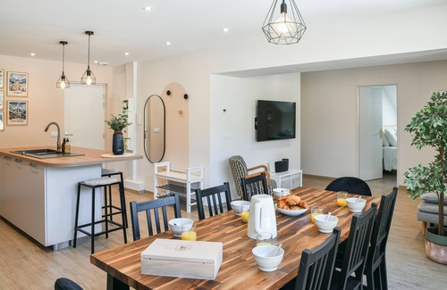 Saint-Pierre-d'Albigny Apartamento | Apartamento 'Entre Cimes Et Vignes - Clim Wifi' con vistas a la montaña, Wi-Fi y aire acondicionado