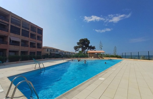 Santa-Lucia-di-Moriani Apartamento | Apartment in private residence with swimming pool and sea 4 beds bathroom
