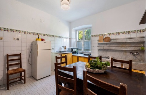 Castiglione Chiavarese Apartamento | Apartamento con vistas al mar y jardín compartido