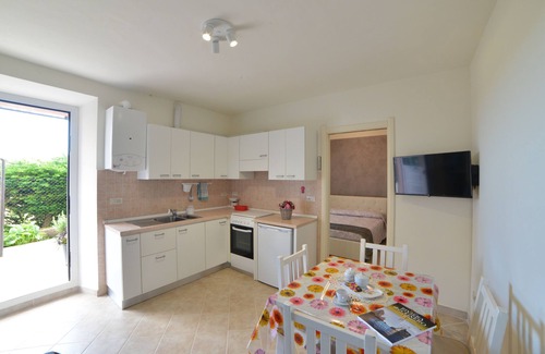 Camerano Apartamento | Apartamento de 1 dormitorio, 1 baño con entrada independiente.