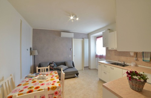Camerano Apartamento | Apartamento de 1 dormitorio, 1 baño con entrada independiente.