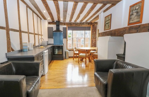 Harleston Cabaña | APARTMENT 1, CHAMELEON HOUSE, family friendly in Harleston