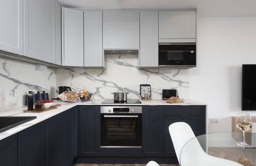 Porth Apartamento | Apartment 1, Oasis Sands - an apartment that sleeps 6 guests in 3 bedrooms