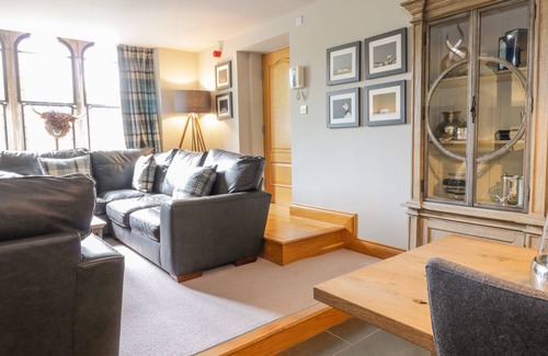 Moffat Casa | Apartment 1 St Mary's Church