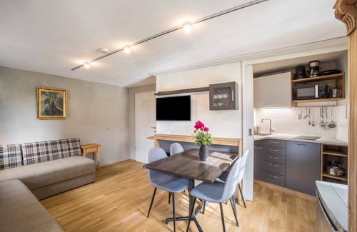Issengo Apartamento | Apartamento '1' con vistas a la montaña, piscina compartida y Wi-Fi