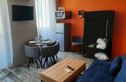 Bourg-Saint-Andeol Apartamento | Apartment '106 - Cosy T2' with Wi-Fi and Air Conditioning