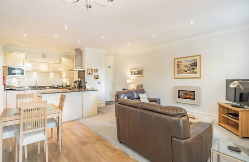Silverdale Cabaña | Apartment 14, Hazelwood Hall
