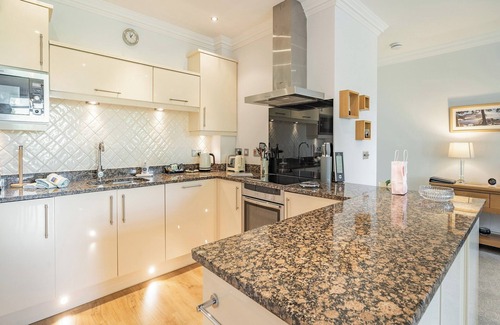 Silverdale Cabaña | Apartment 14, Hazelwood Hall