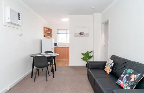 Rivervale Hotel | Apartment 25 Burswood