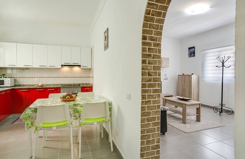 Vecindario Apartamento | Apartamento "2A Francesca" cerca del mar con Wi-Fi y ventiladores