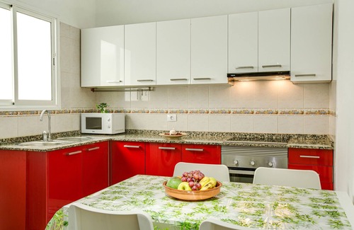 Vecindario Apartamento | Apartamento "2A Francesca" cerca del mar con Wi-Fi y ventiladores
