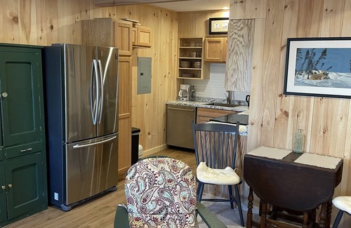 Stonington Apartamento | Apartment 3 in Merchants Row Building in downtown Stonington.