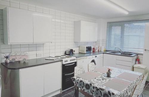 Porth Apartamento | Apartment 3, The Anchorage Porth Way, Porth, Newquay TR7 3NR