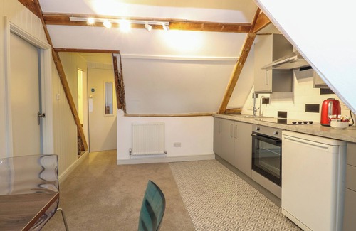 Harleston Cabaña | APARTMENT 4 CHAMELEON HOUSE, romantic in Harleston