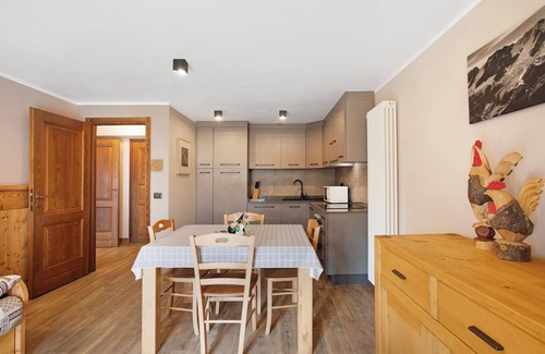 Cogne Apartamento | Apartamento '4061 Maison Gerard - Roccia Viva' con vistas a la montaña, jardín compartido y Wi-Fi