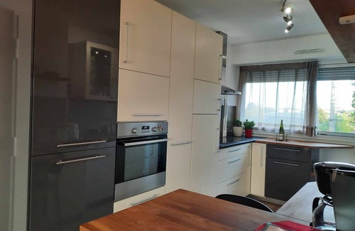 Quartier Saint-Leon Apartamento | Apartment 600 m from the city center - ideal for families, parking included