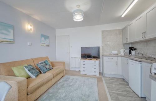 Paignton Casa | Apartment 7 - 1 bedroom Sea front location - Step free access from rear - Free Parking
